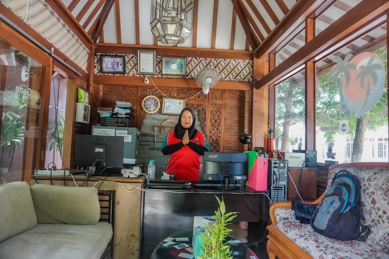Wisma Pulau Merah Pasanggaran ภายนอก รูปภาพ