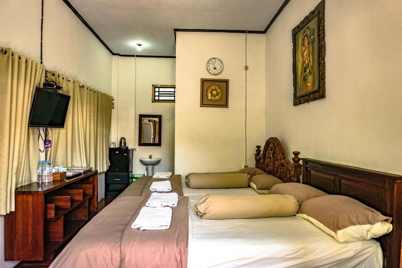 Wisma Pulau Merah Pasanggaran ภายนอก รูปภาพ